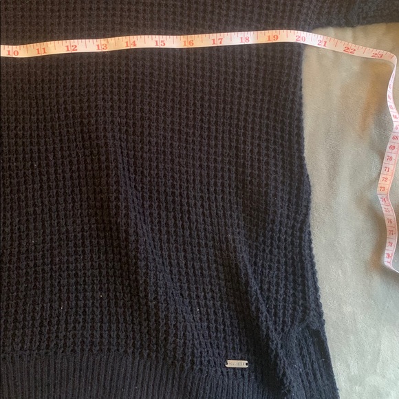 Hollister Crew Neck - Picture 8 of 9